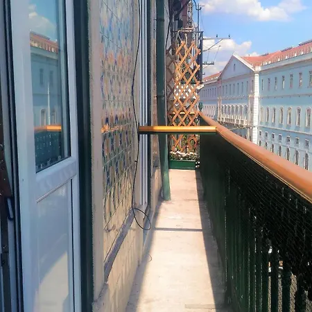 Sunny 3rd Floor 아파트